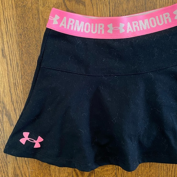 Under Armour Black Short with Pink Elastic Waistband Size: 6 - Picture 2 of 5
